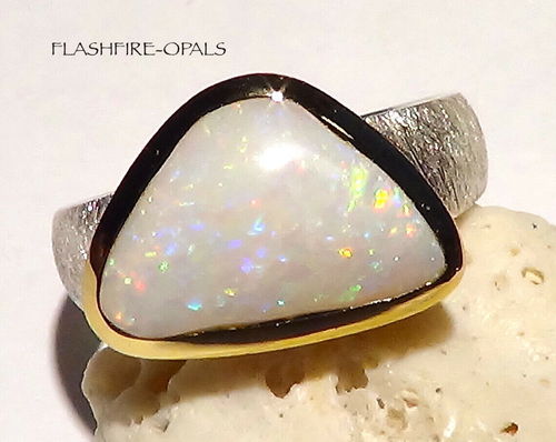 WHITE OPAL-SILVER/GOLD RING GREEN-RED GR: 54